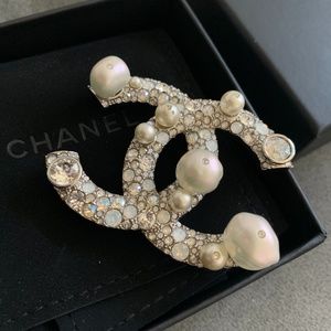 Chanel Gemstone Natural Pearl Brooch